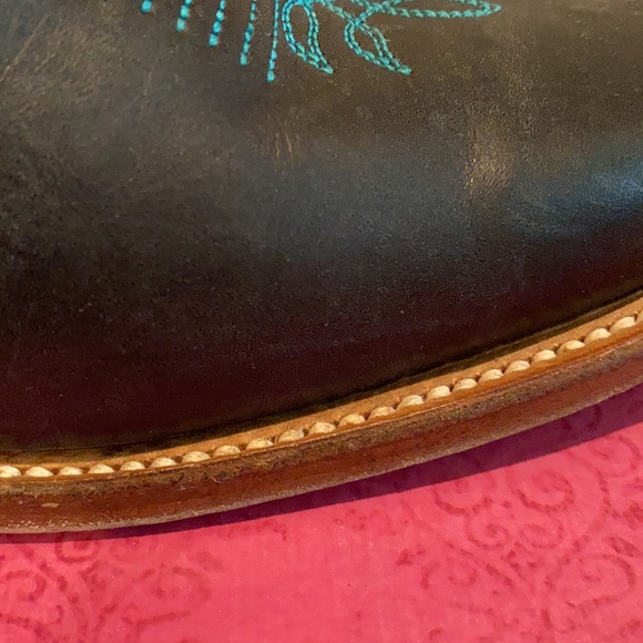 Reyme Boot - Authentic Leather - gently worn - still smells of leather! Size 9 - Picture 12 of 15